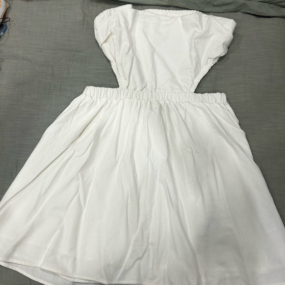 White strapless dress